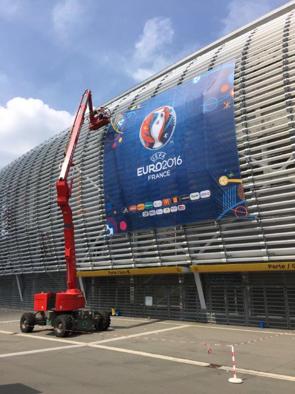 UEFA bâche PLUS HAUT Lille